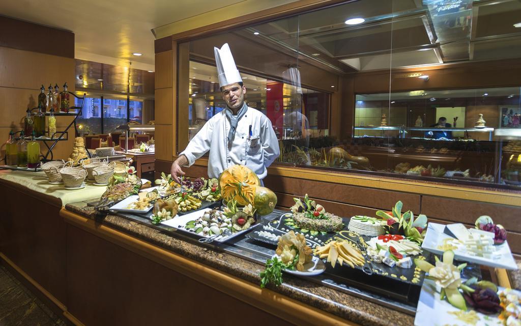 El Mouradi Hotel Africa Tunis Bagian luar foto A buffet at a hotel